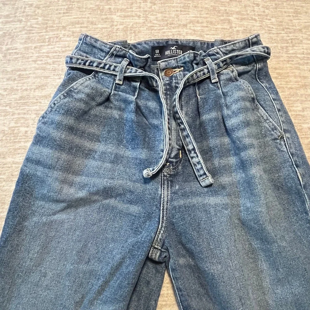 Hollister Ultra High-Rise Mom Jeans Women's Size 5R (W27 L27) Medium Wash Frayed - Picture 4 of 9